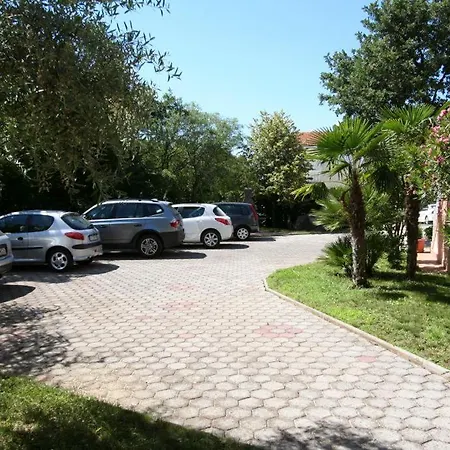 And Apartment Njivice