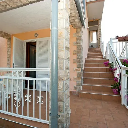 Apartman And Njivice