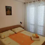 And * Nijvice