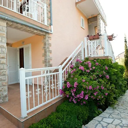 And Apartment Njivice
