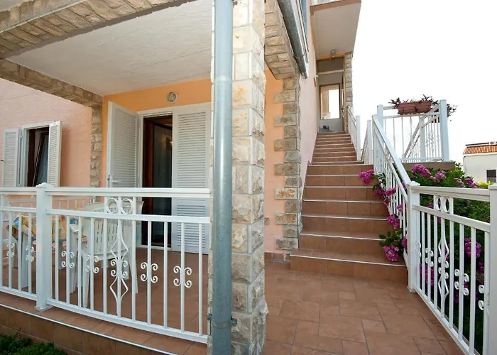 Apartament And Njivice